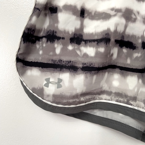 Under Armour Semi Fitted Shorts - Picture 2 of 4